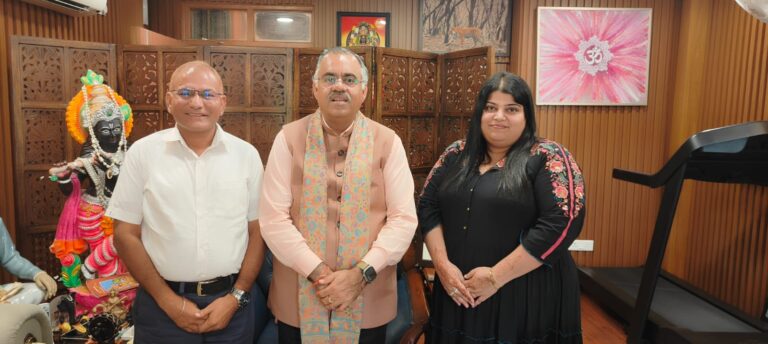 डॉ. राजकुमार शर्मा और डॉ. श्रुति ने बीजेपी महासचिव तरुण चुघ से की मुलाकात