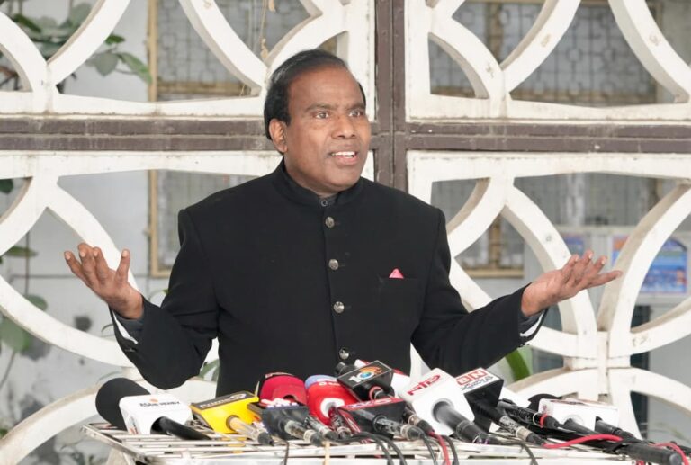 दलबदल आदेश के खिलाफ डॉ. के. ए. पॉल की हाईकोर्ट में चुनौती, तेलंगाना विधानसभा स्पीकर से इस्तीफे की मांग