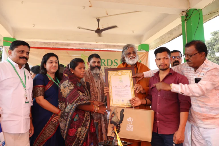 ढेंकनाल में 100 आदिवासी परिवारों को मिले पक्के घरHRDS INDIA के ‘साधग्रह’ प्रोजेक्ट के तहत जलवायु-अनुकूल आवासों का वितरण