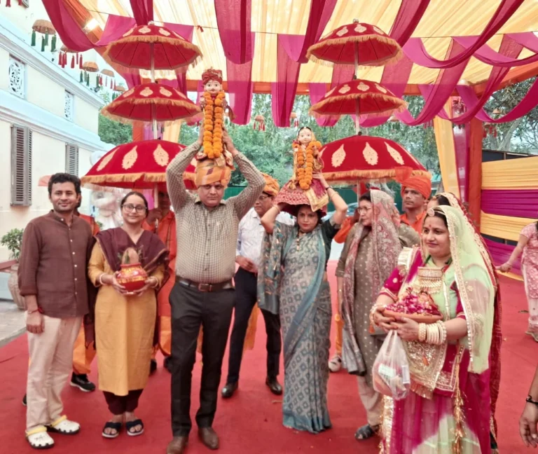 बीकानेर हाउस में आयोजित राजस्थान उत्सव में निकाली गई गणगौर की सवारी